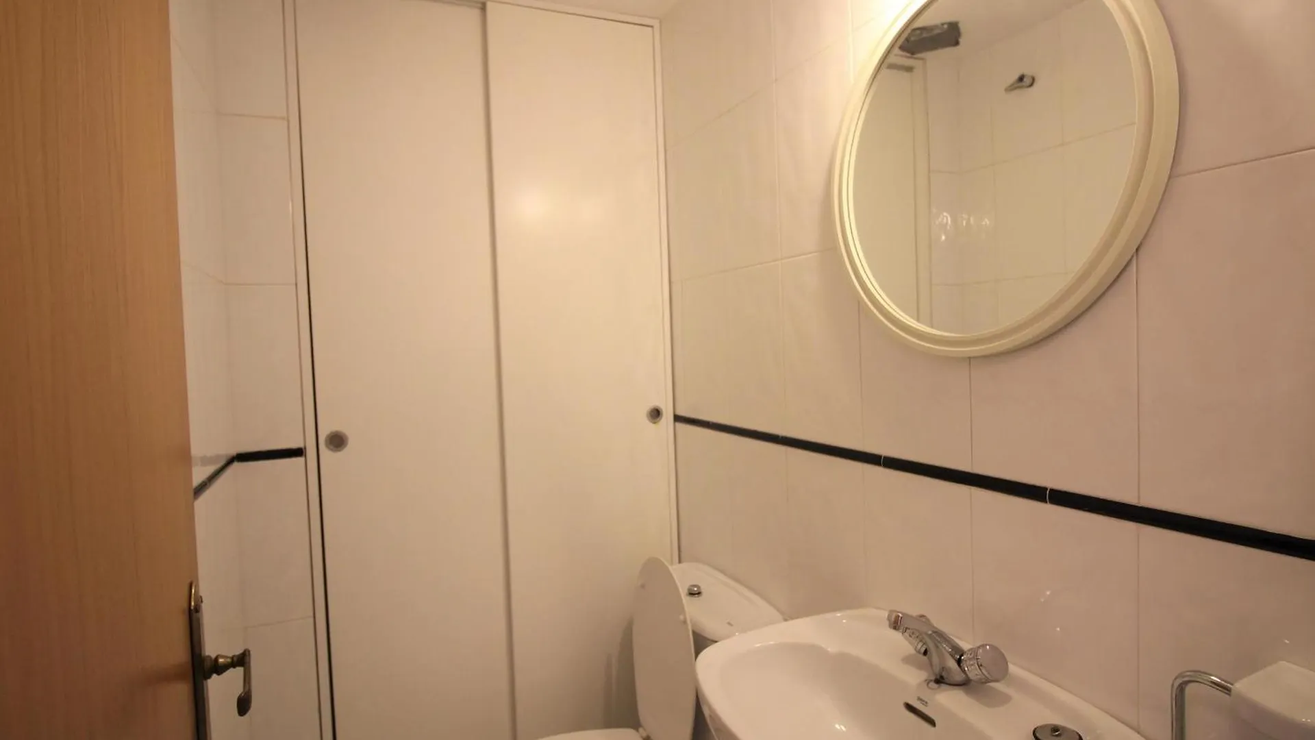 Amplio Y Luminoso Apartamento En Grifeu, Terraza, Jardin Y A 200M De La Playa - Es-228-155 Llança 0*,  Hiszpania