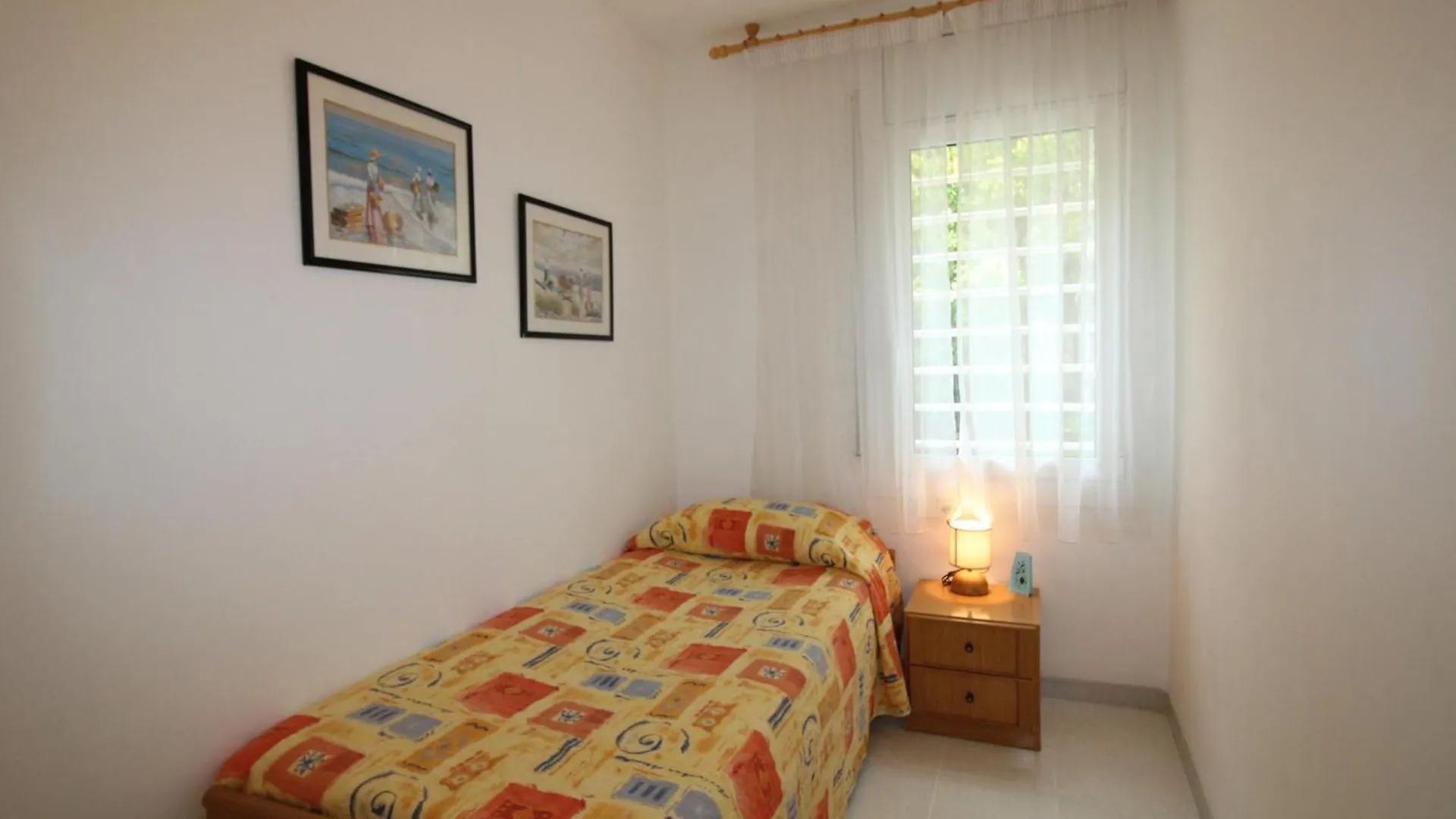Amplio Y Luminoso Apartamento En Grifeu, Terraza, Jardin Y A 200M De La Playa - Es-228-155 Llança