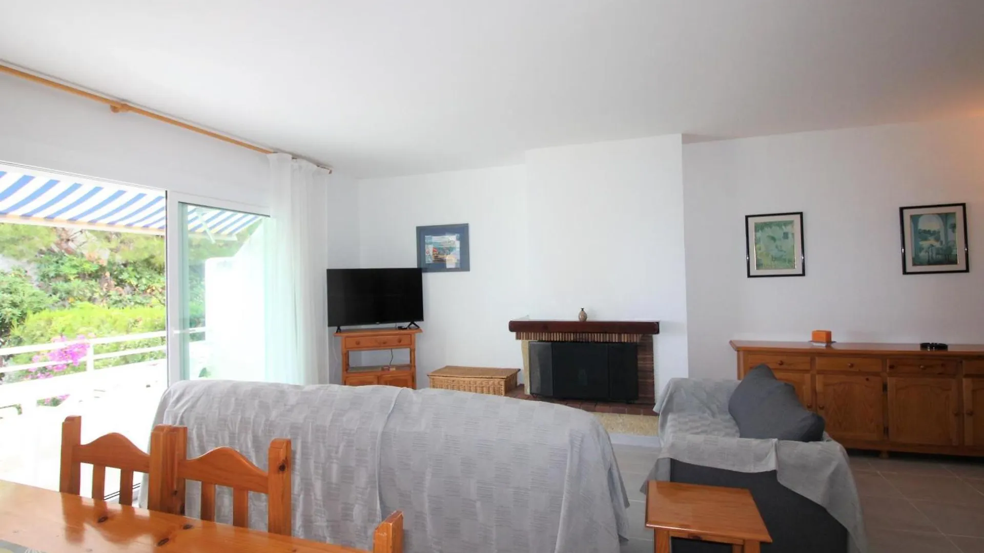 Amplio Y Luminoso Apartamento En Grifeu, Terraza, Jardin Y A 200M De La Playa - Es-228-155 Llança Apartament
