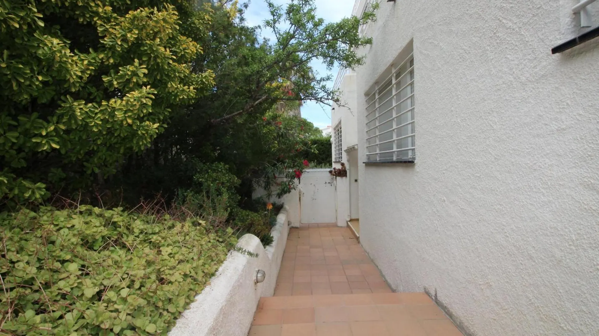 Amplio Y Luminoso Apartamento En Grifeu, Terraza, Jardin Y A 200M De La Playa - Es-228-155 Llança Hiszpania